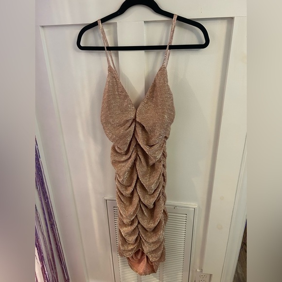 NBD Revolve Amora Metallic Rose Gold
Ruched Dress Medium - Picture 4 of 7